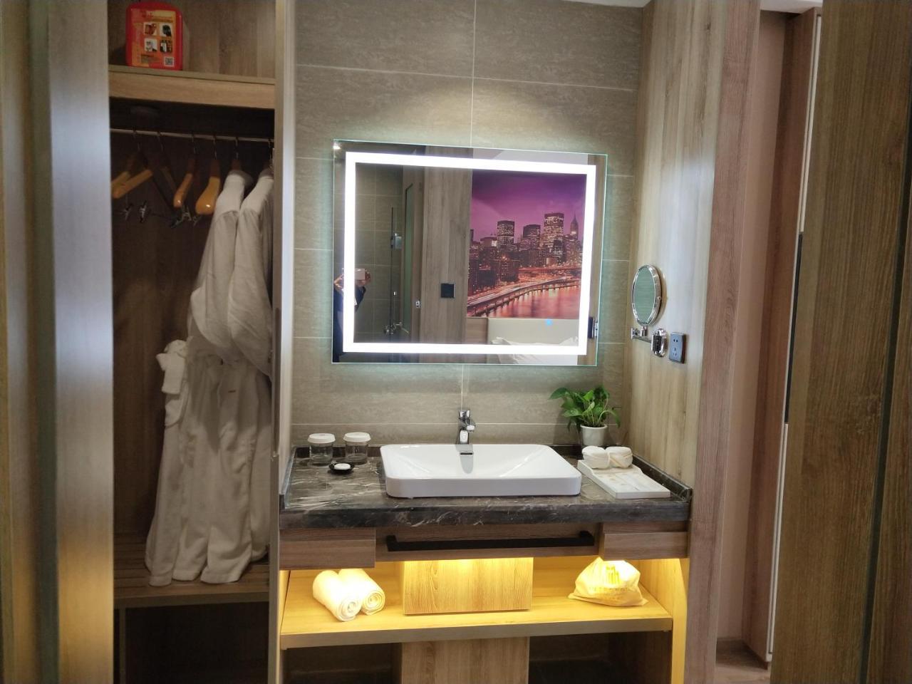 Jinjiang Metropolo Hotel Nanjing Jiangjun Dadao Hehai University Branch Exteriör bild