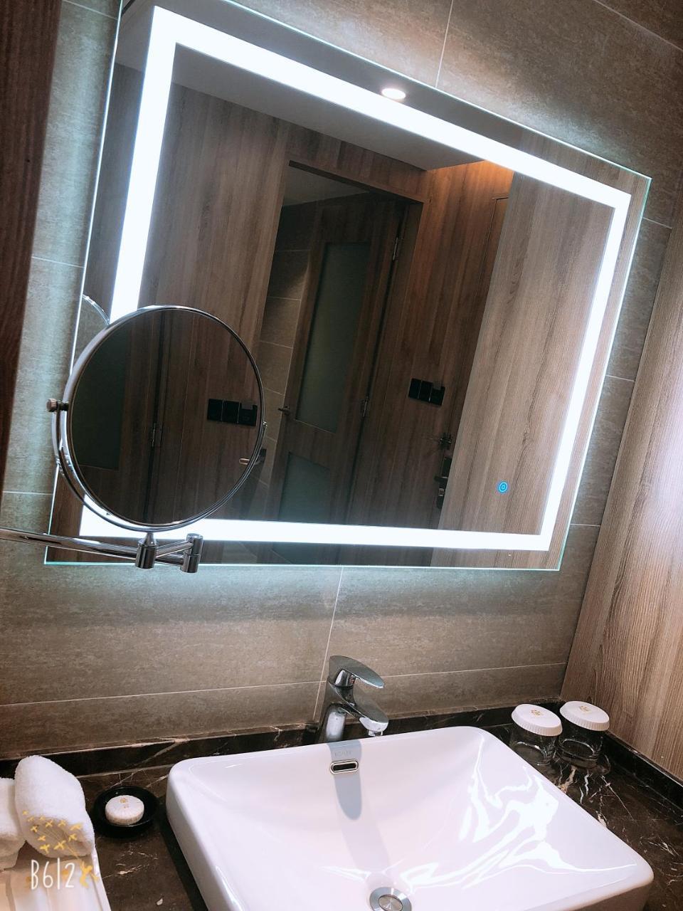 Jinjiang Metropolo Hotel Nanjing Jiangjun Dadao Hehai University Branch Exteriör bild